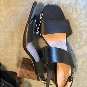 Sandals size 9
New 
Bundle